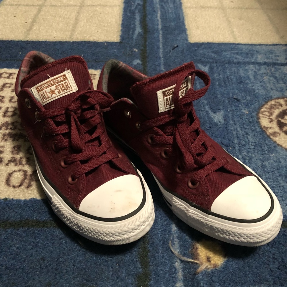 Burgundy Lowtop Converse